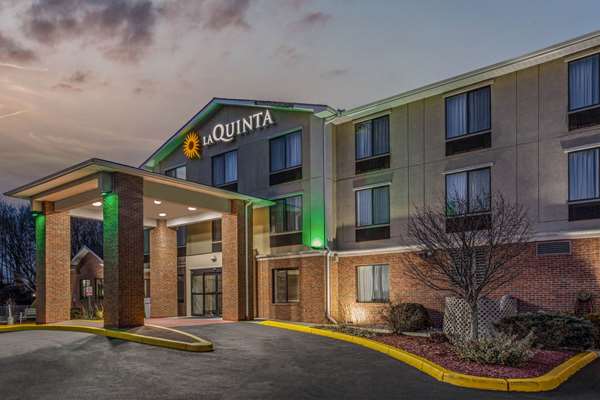 Exterior view - La Quinta Inn & Suites Plainfield - I-395, Exit 28