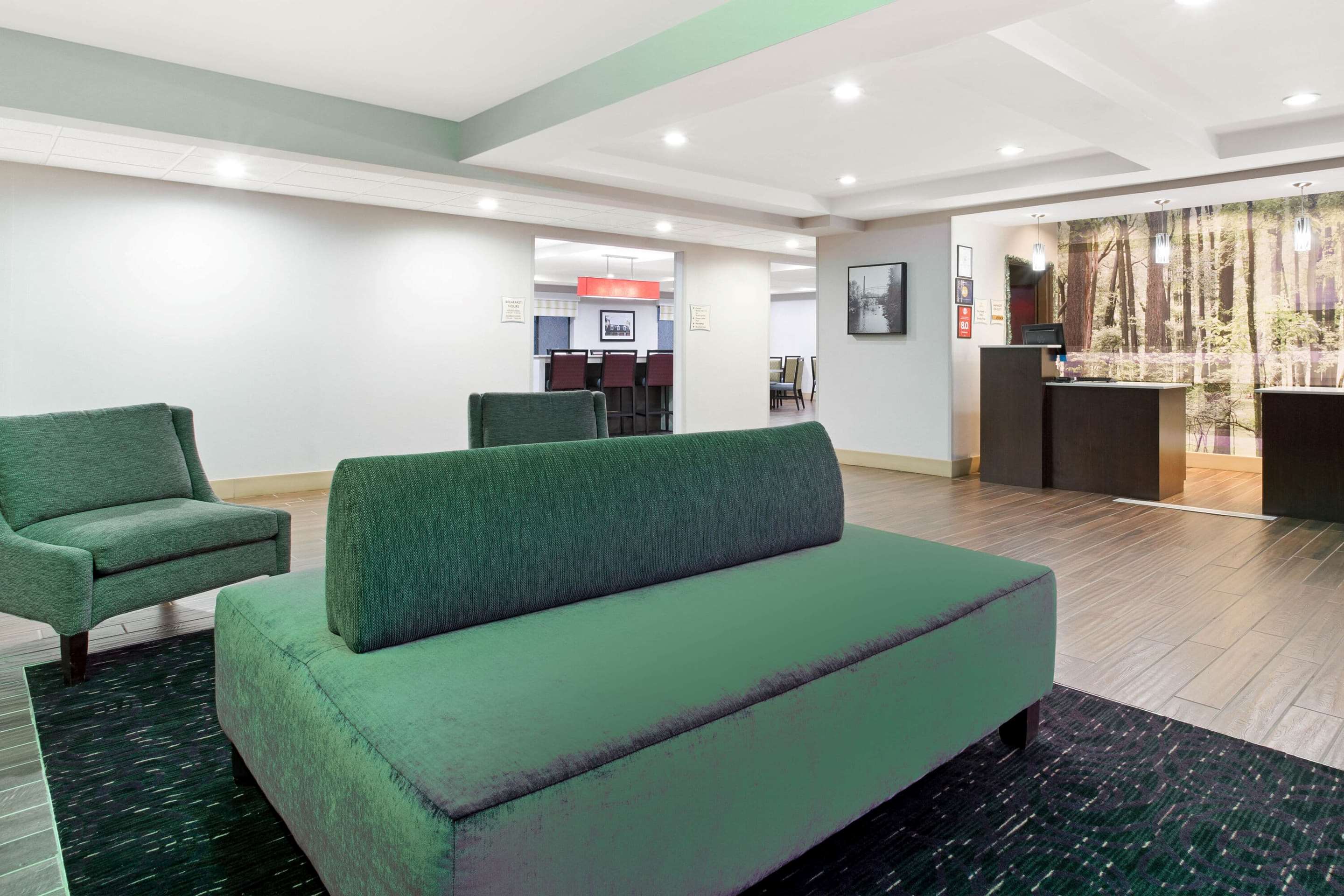 Lobby | La Quinta Inn & Suites by Wyndham Norwich-Plainfield-Casino