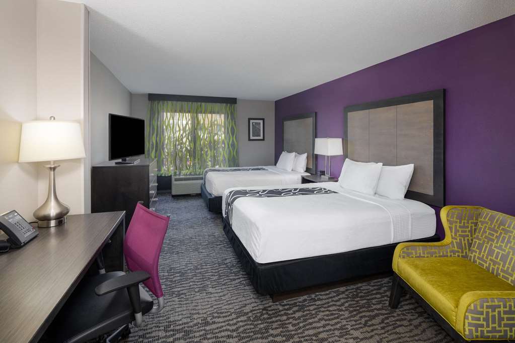 LA QUINTA INN STE KENNESAW-guestroom-Guest Room,On-Site.jpg