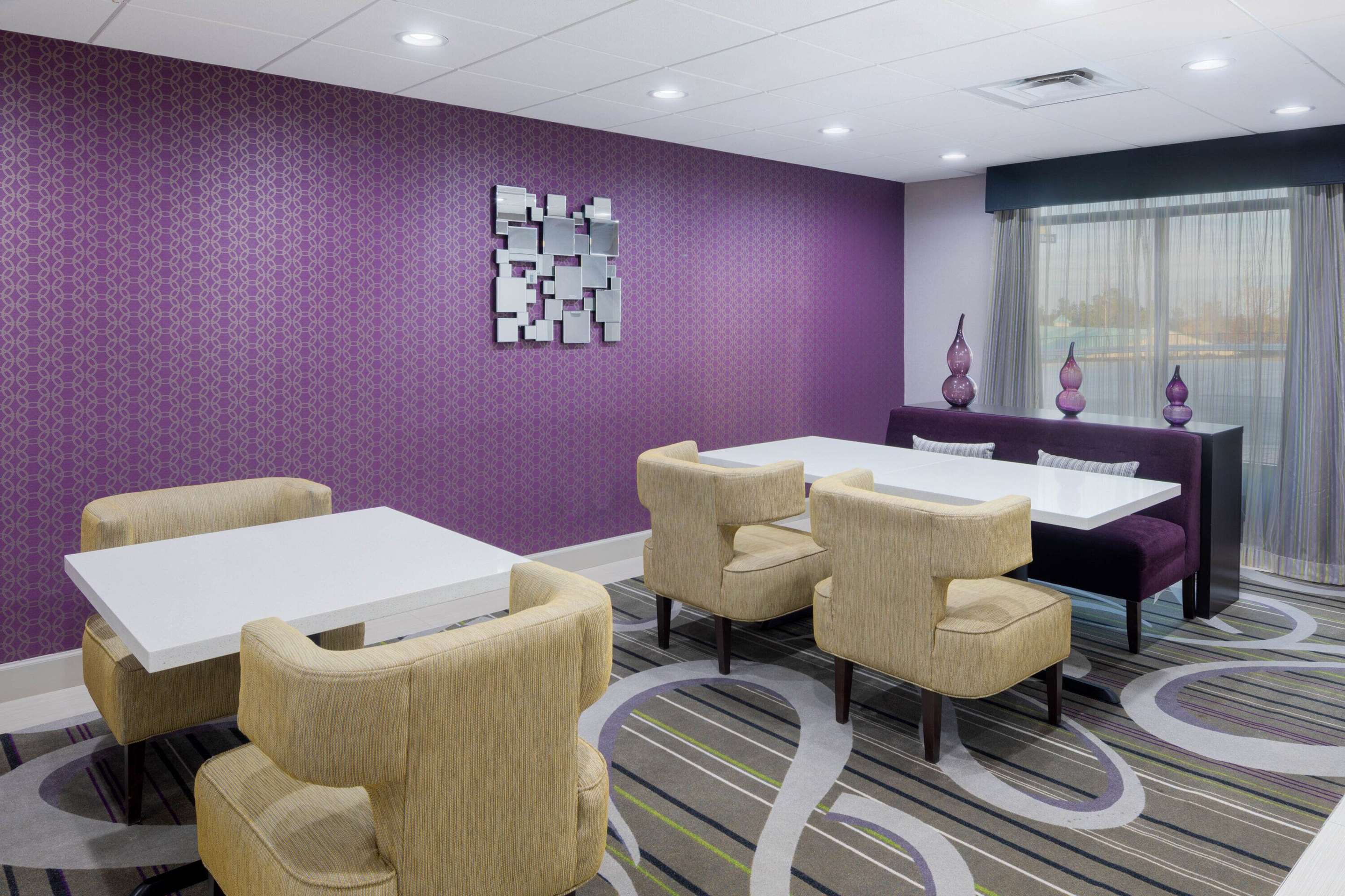 Lobby | La Quinta Inn & Suites by Wyndham Kennesaw