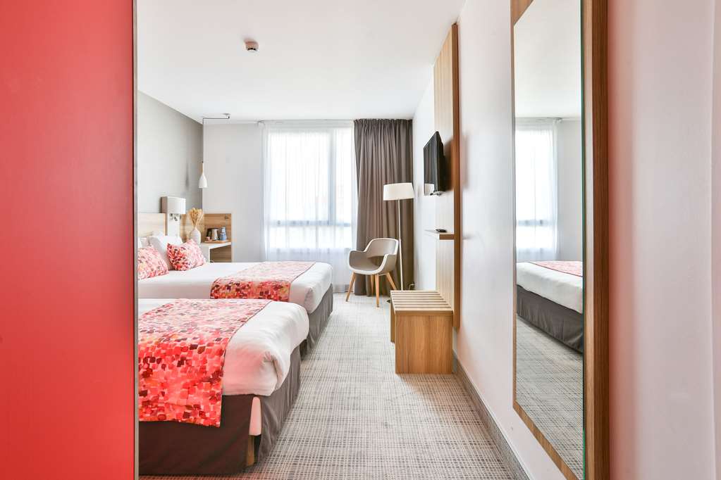 KYRIAD PONTARLIER-guestroom-Guest Room,On-Site.jpg