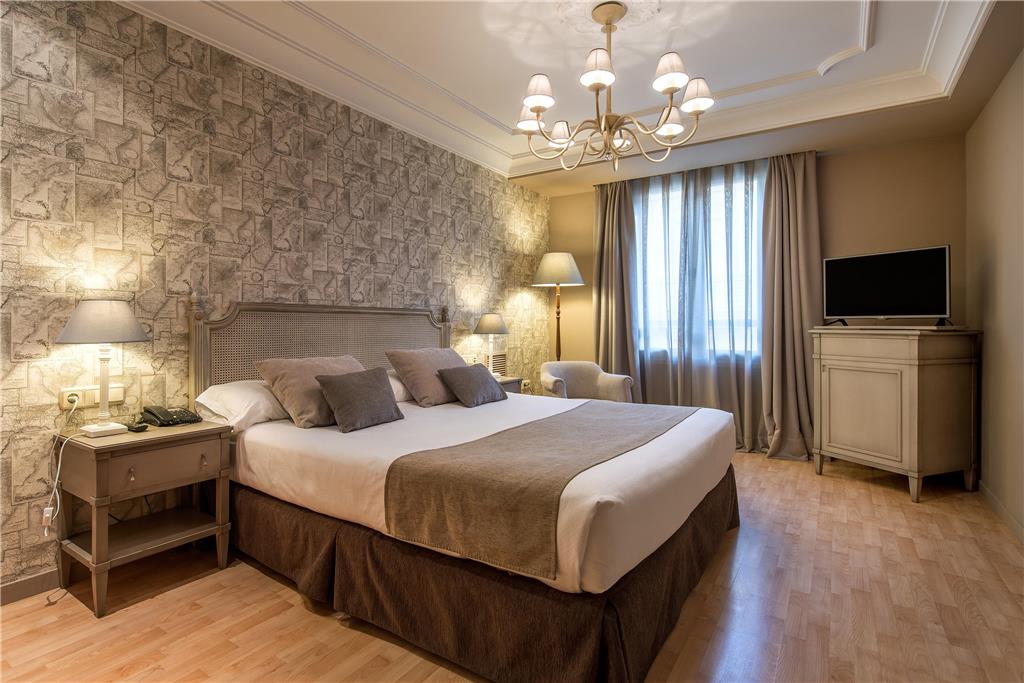 VINCCI LYS-guestroom-Guest Room,On-Site.jpg