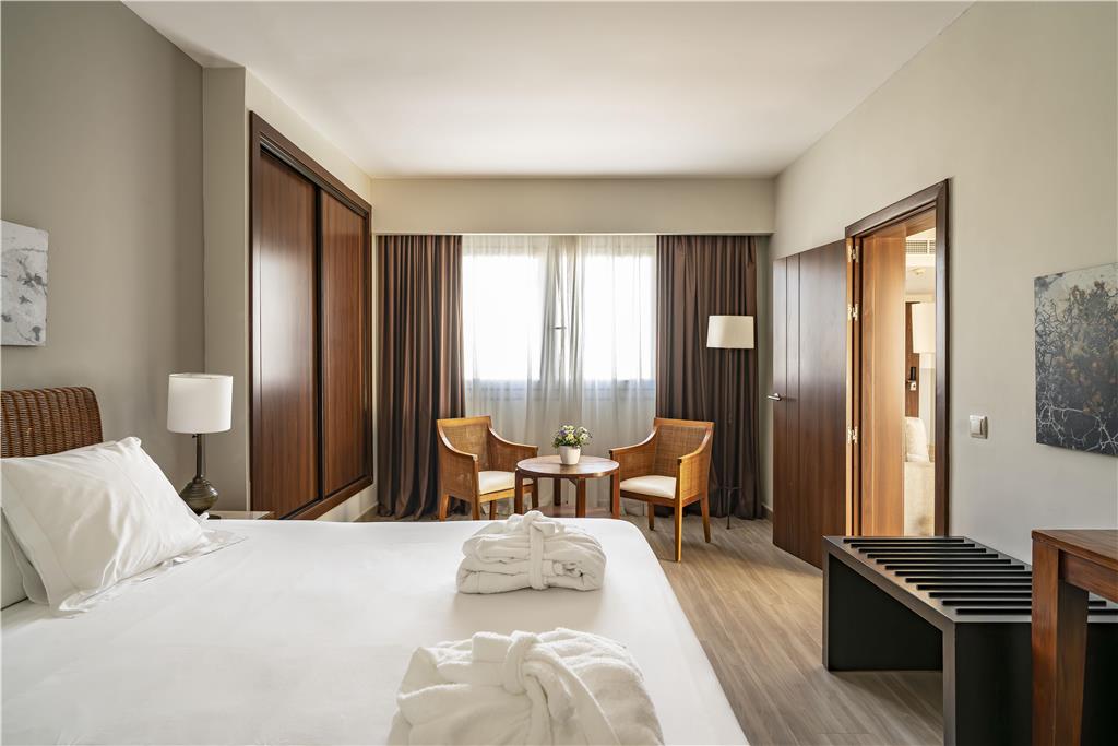 VINCCI COSTA GOLF-guestroom-Guest Room,Suite,On-Site.jpg