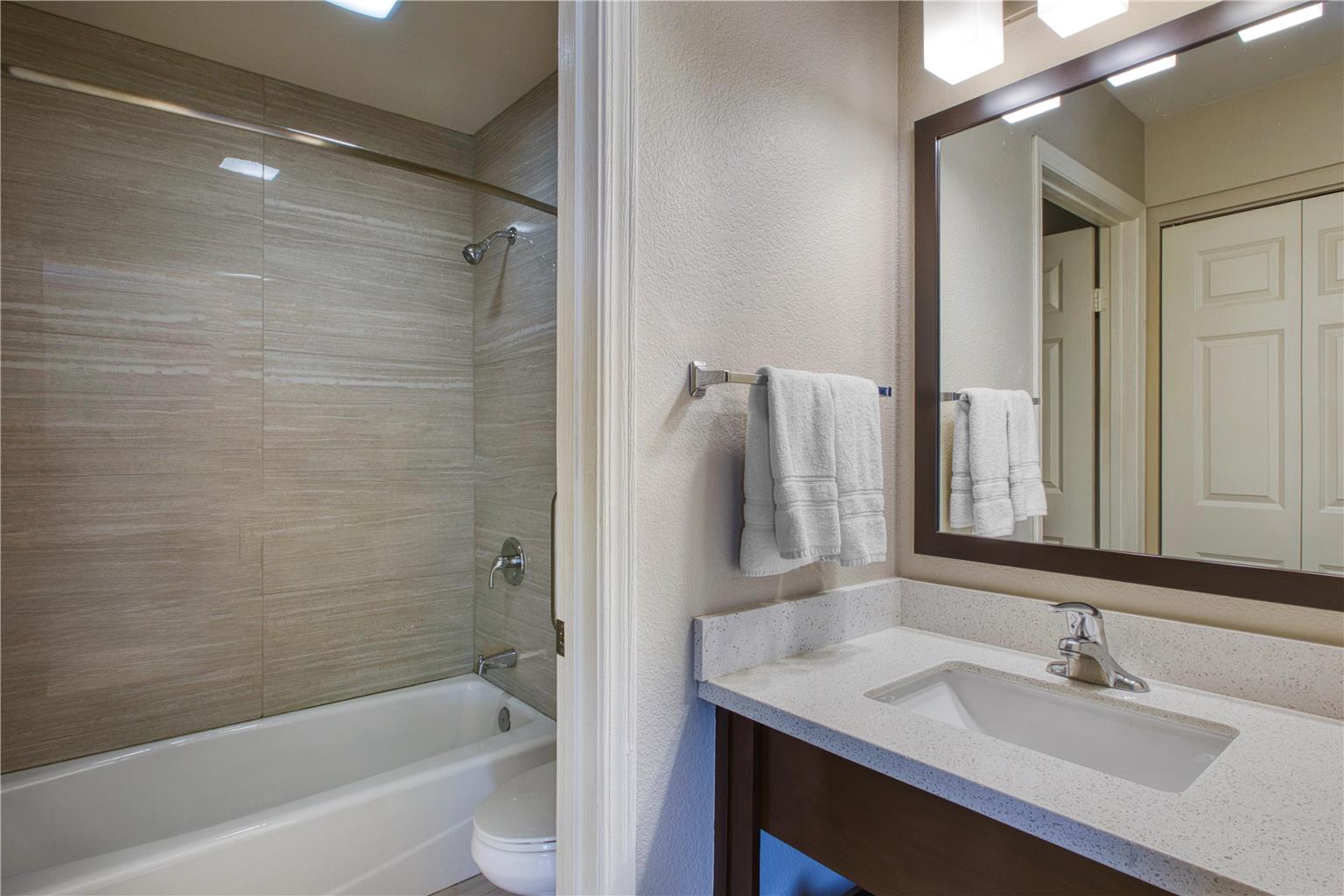 Best Western North Phoenix Hotel-guestroom-Guest Room,Bathroom,On-Site.jpg