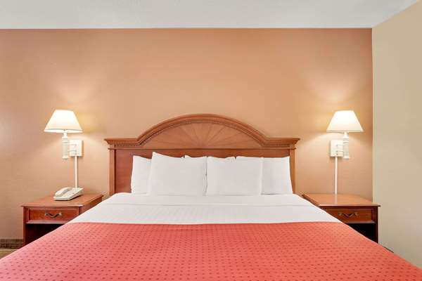  - Ramada Hotel Towne Center Provo - I-15, Exit 263