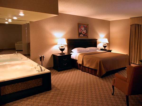 Suite - Salvatore's Grand Hotel Williamsville - I-90, Exit 49