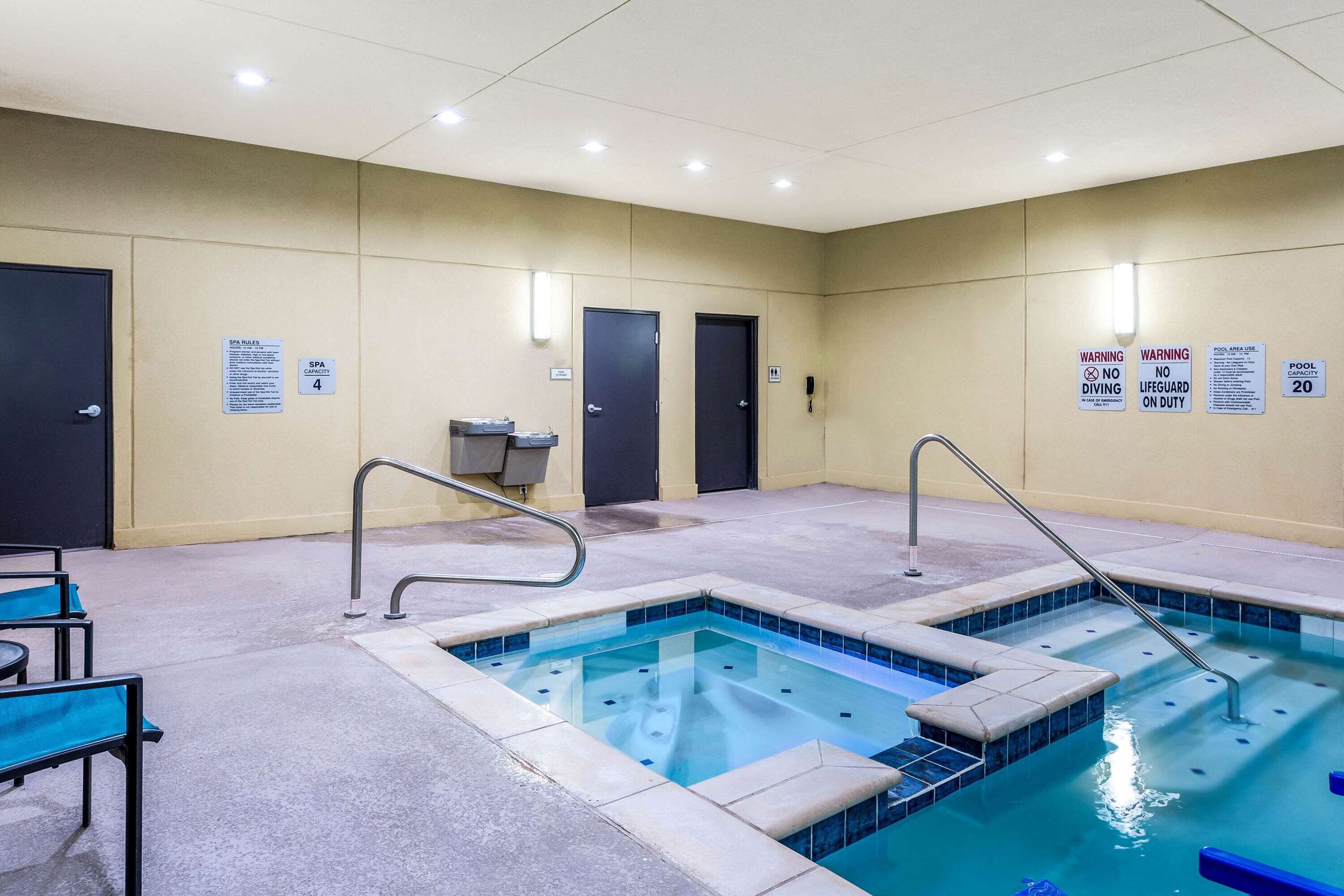 Pool | La Quinta Inn & Suites by Wyndham Colorado City
