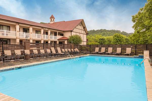 Pool - Baymont Inn & Suites Helen