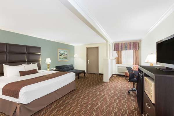 Suite - Baymont Inn & Suites Helen