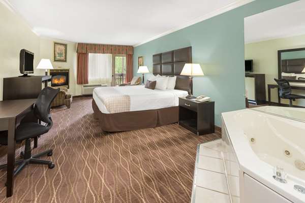 Suite - Baymont Inn & Suites Helen