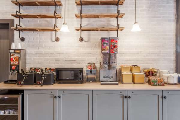  - Days Inn & Suites Amish Country Lancaster