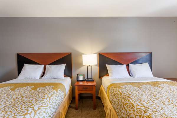  - Days Inn & Suites Amish Country Lancaster