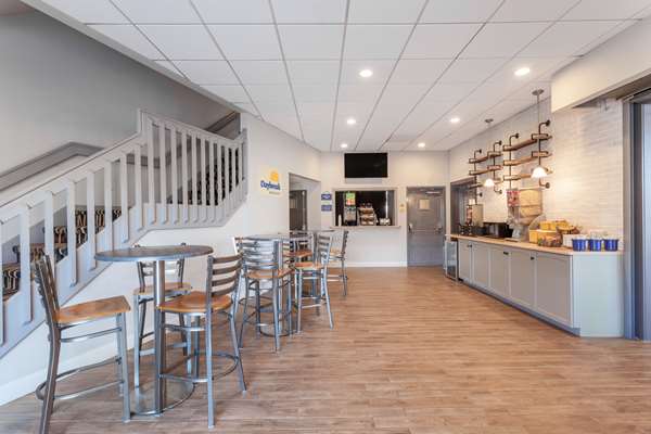  - Days Inn & Suites Amish Country Lancaster