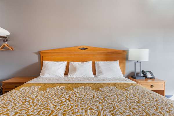  - Days Inn & Suites Amish Country Lancaster