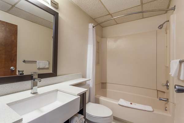  - Days Inn & Suites Amish Country Lancaster