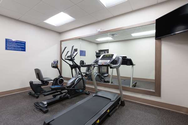 Fitness/ Exercise Room - Days Inn & Suites Northwest Houston