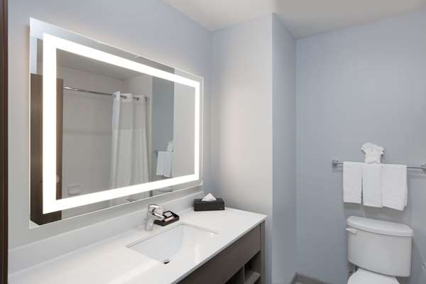  - Days Inn & Suites Northwest Houston