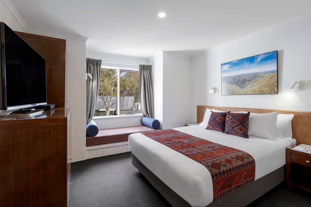 RAMADA RESORT DINNER PLAIN MT HOTHA-guestroom-Guest Room,On-Site.jpg