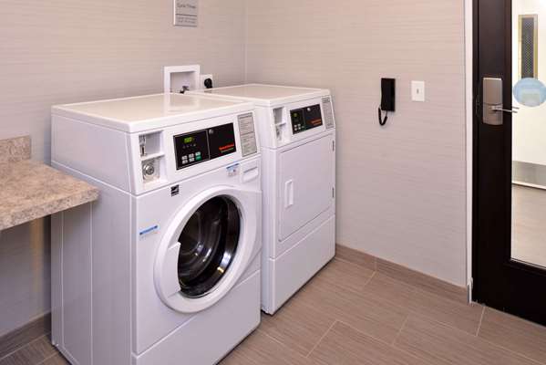  - Hampton Inn & Suites East Greenbush - I-90, Exit 9