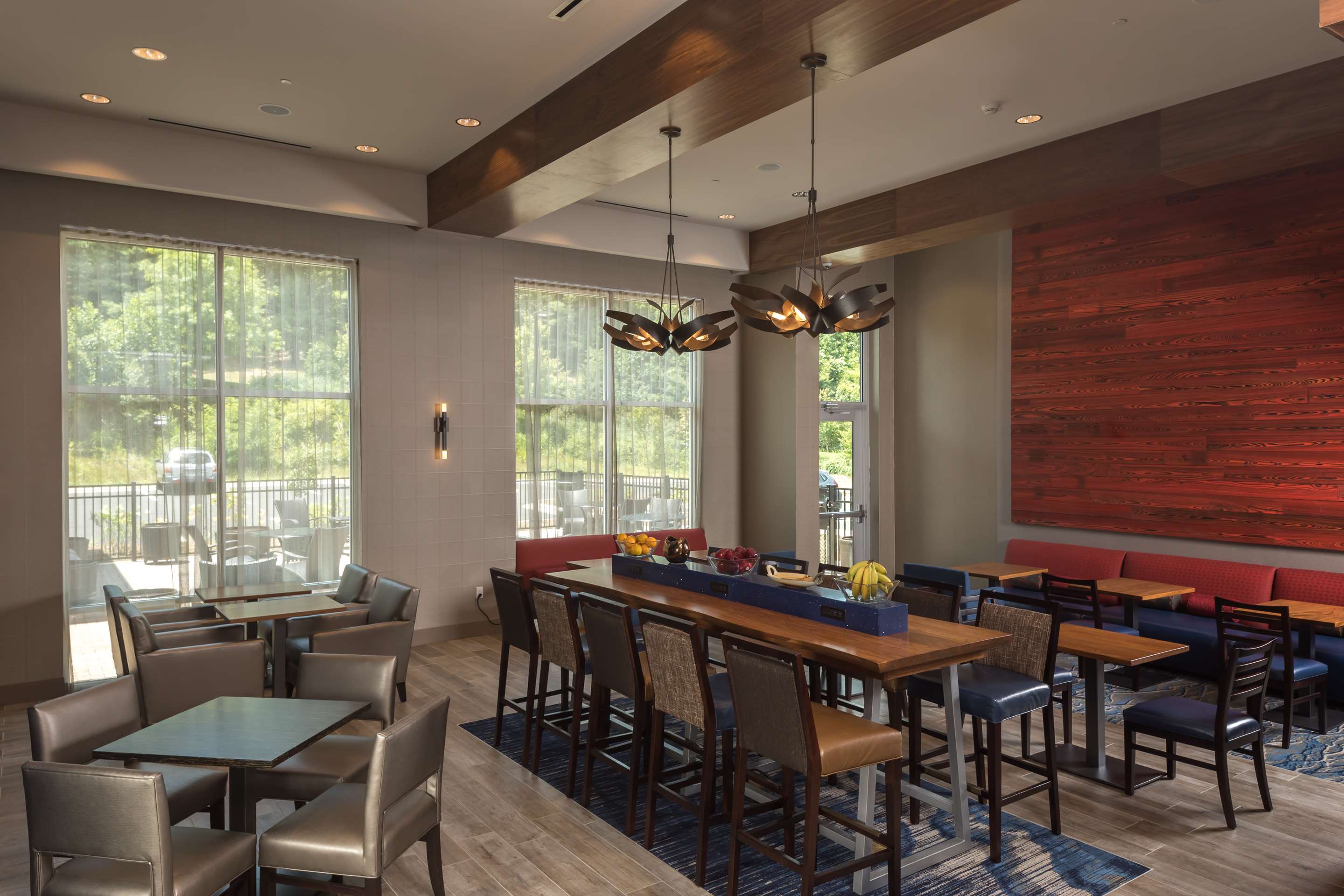 Breakfast Area | Hampton Inn & Suites Asheville Biltmore Village