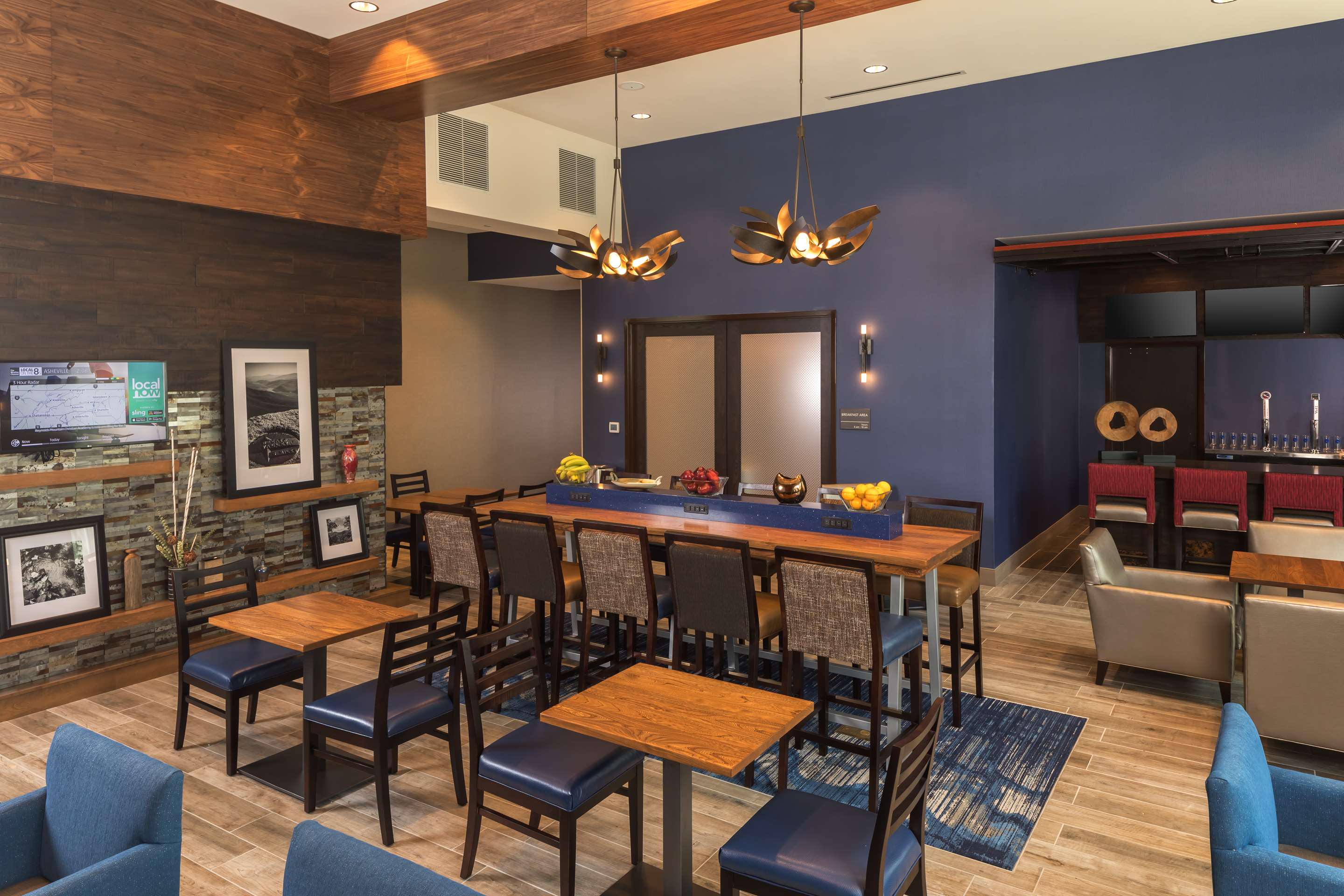 Breakfast Area | Hampton Inn & Suites Asheville Biltmore Village