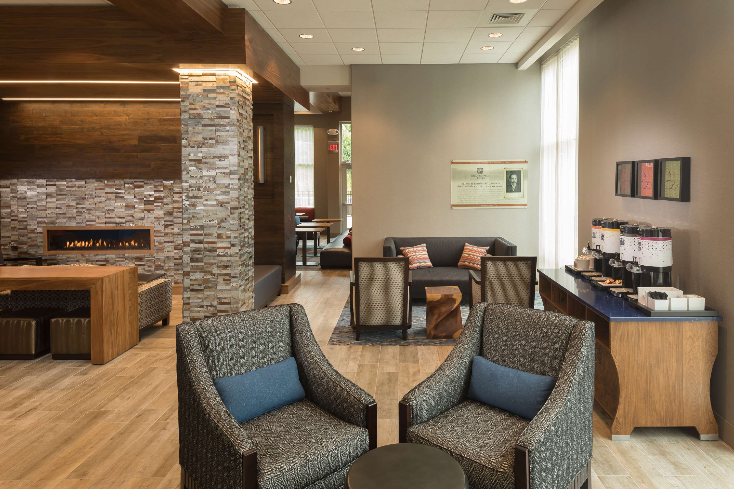 Lobby | Hampton Inn & Suites Asheville Biltmore Village