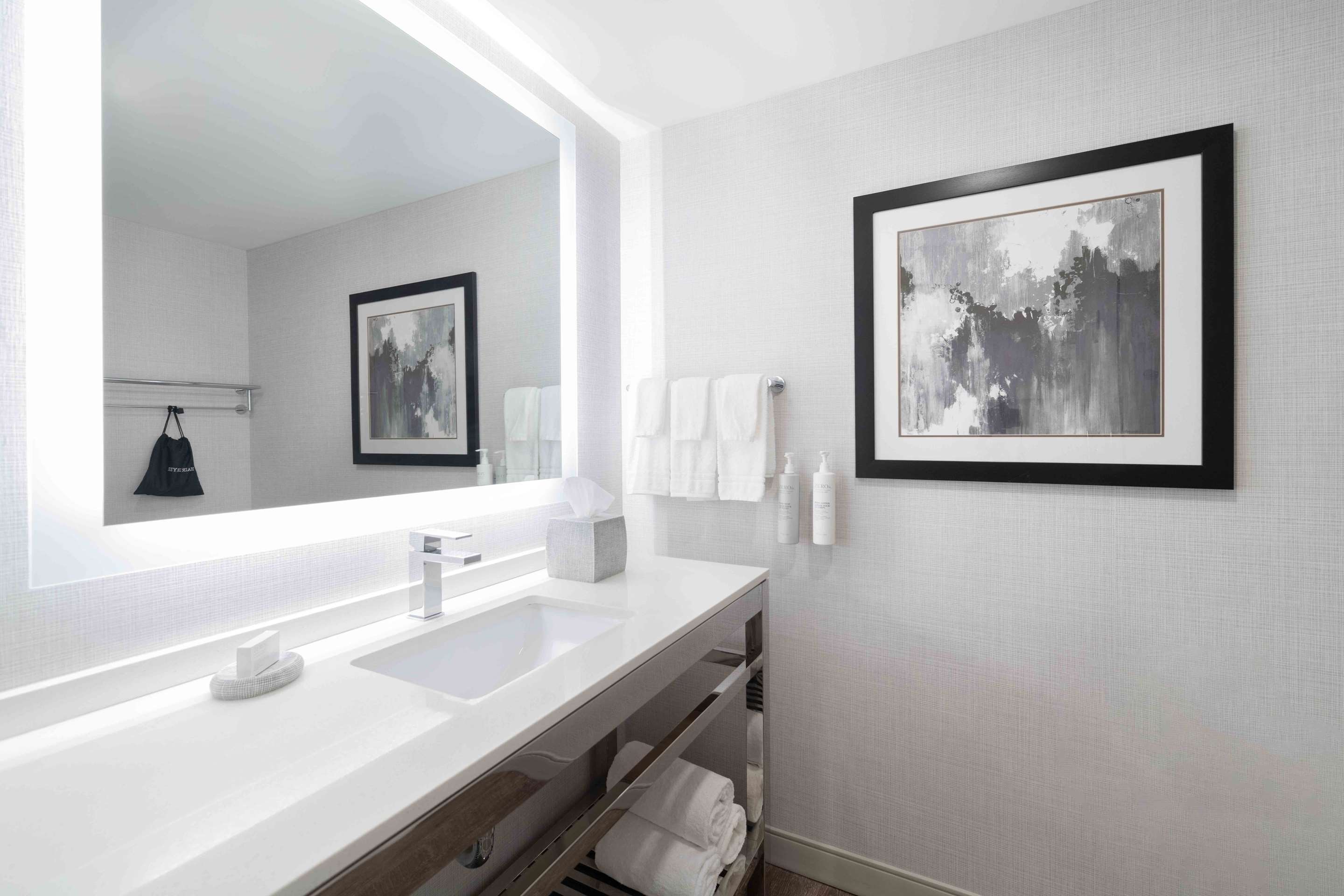 Guest room bath