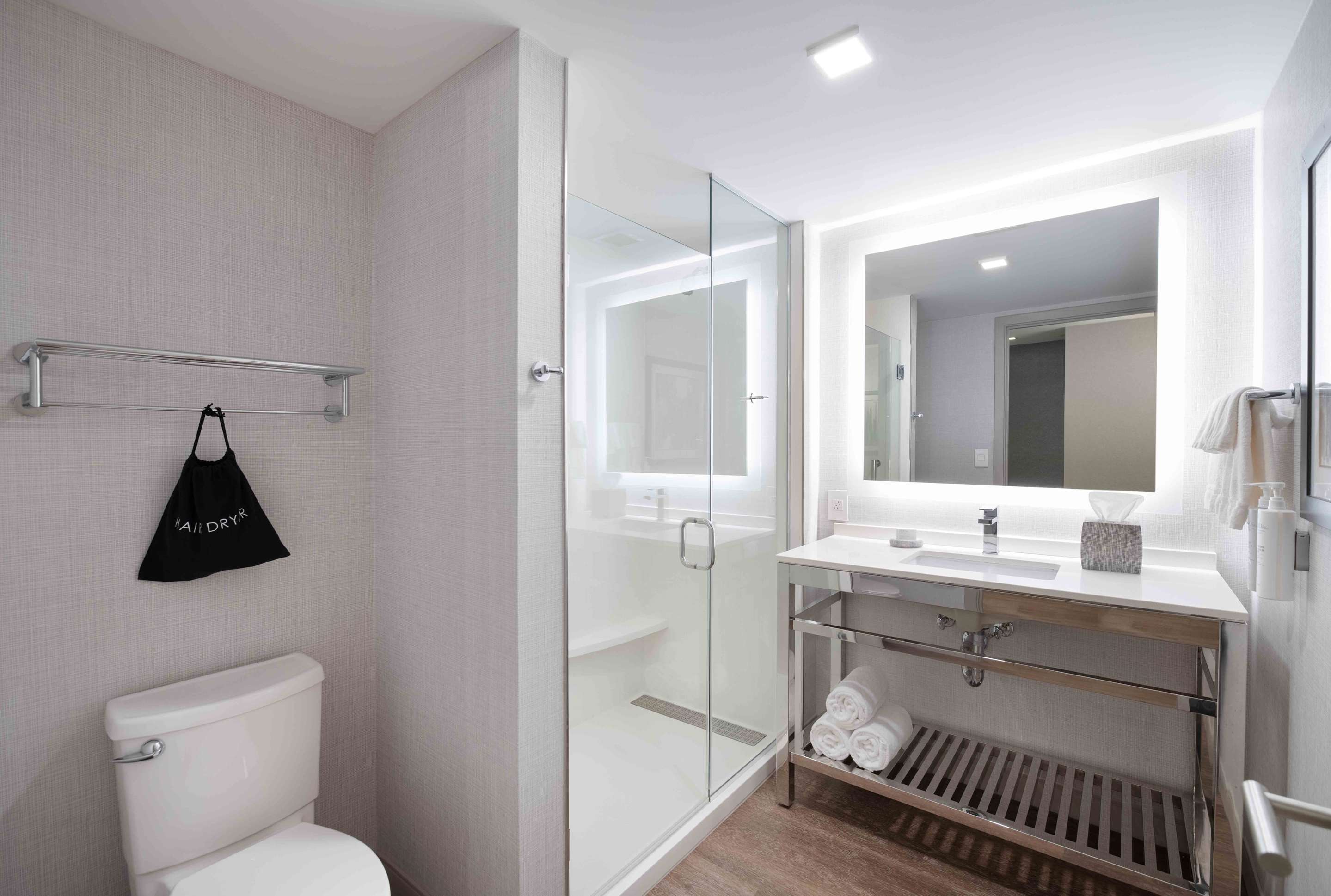 Guest room bath