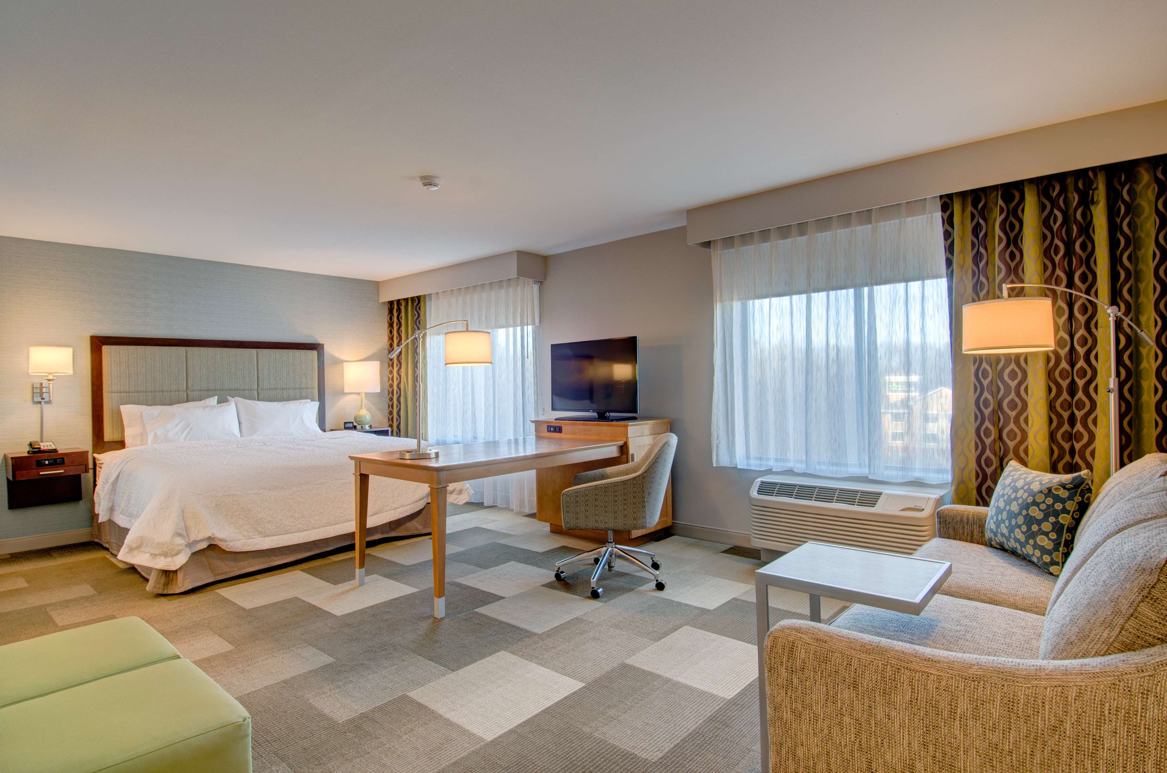 Hampton Inn by Hilton Boston - Westborough Room Type - 1 KING STUDIO W FRIDGE NS