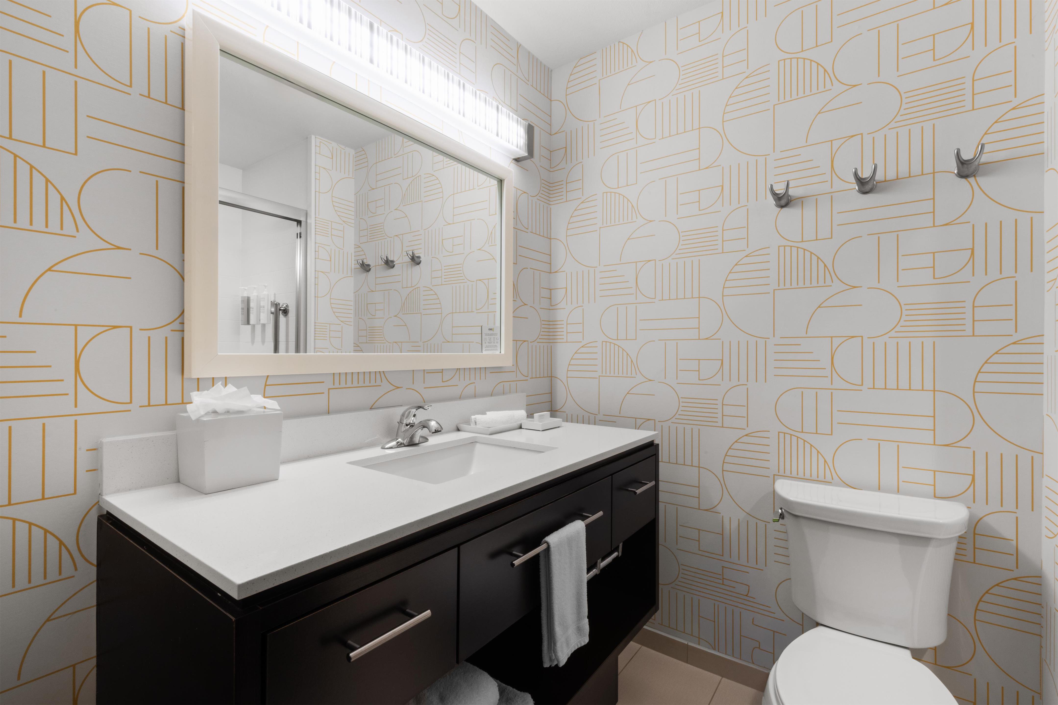 Guest room bath
