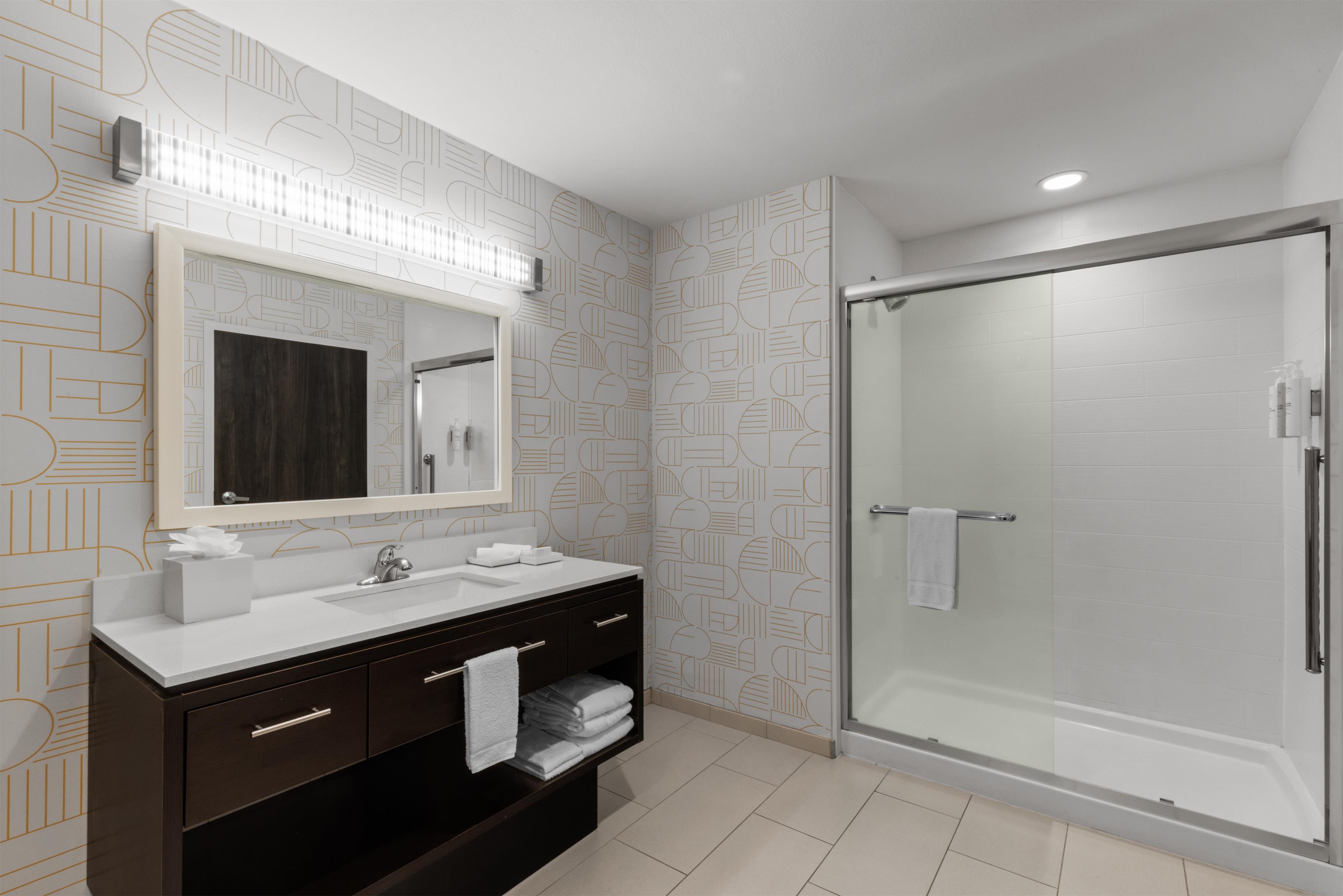 Guest room bath