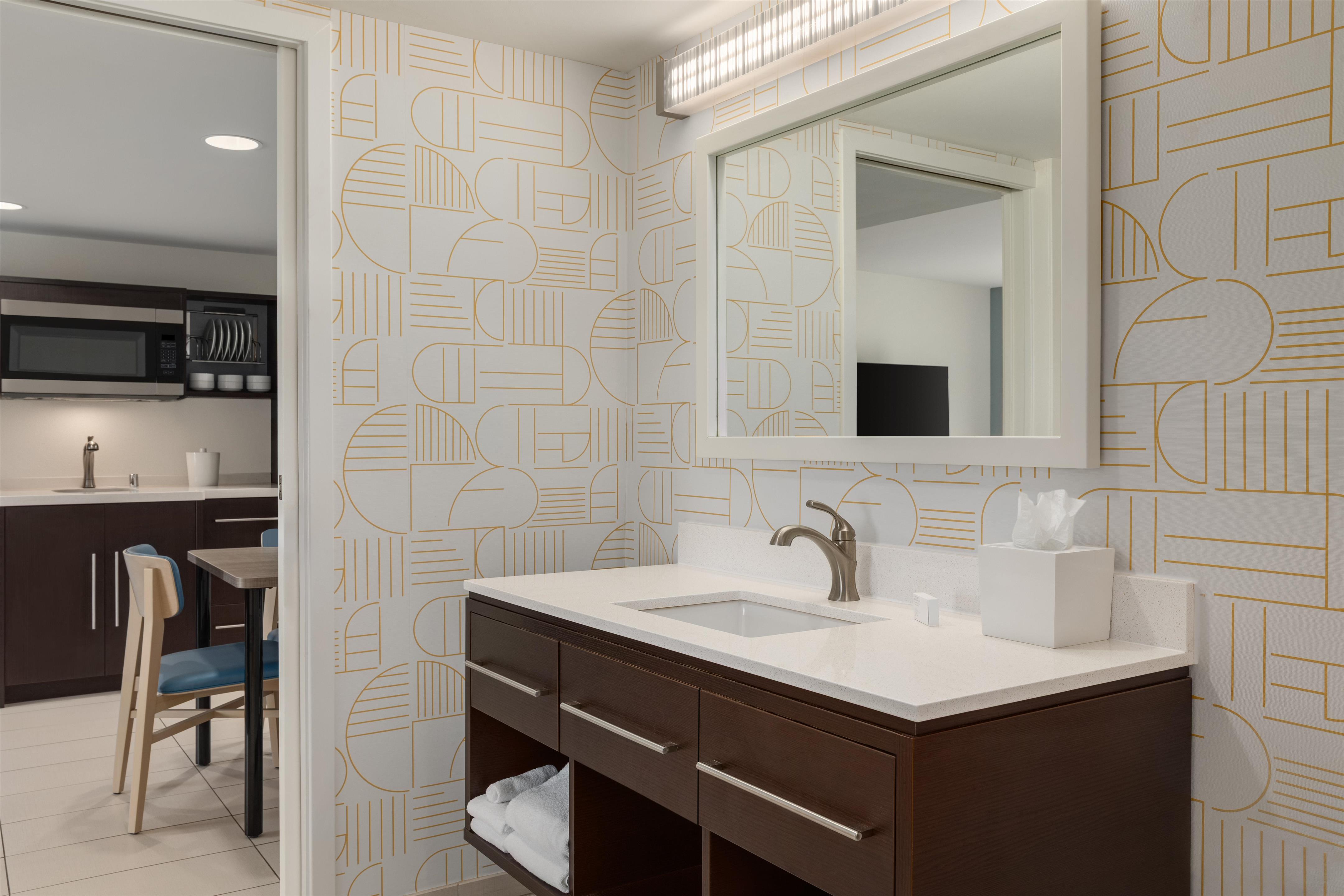 Guest room bath