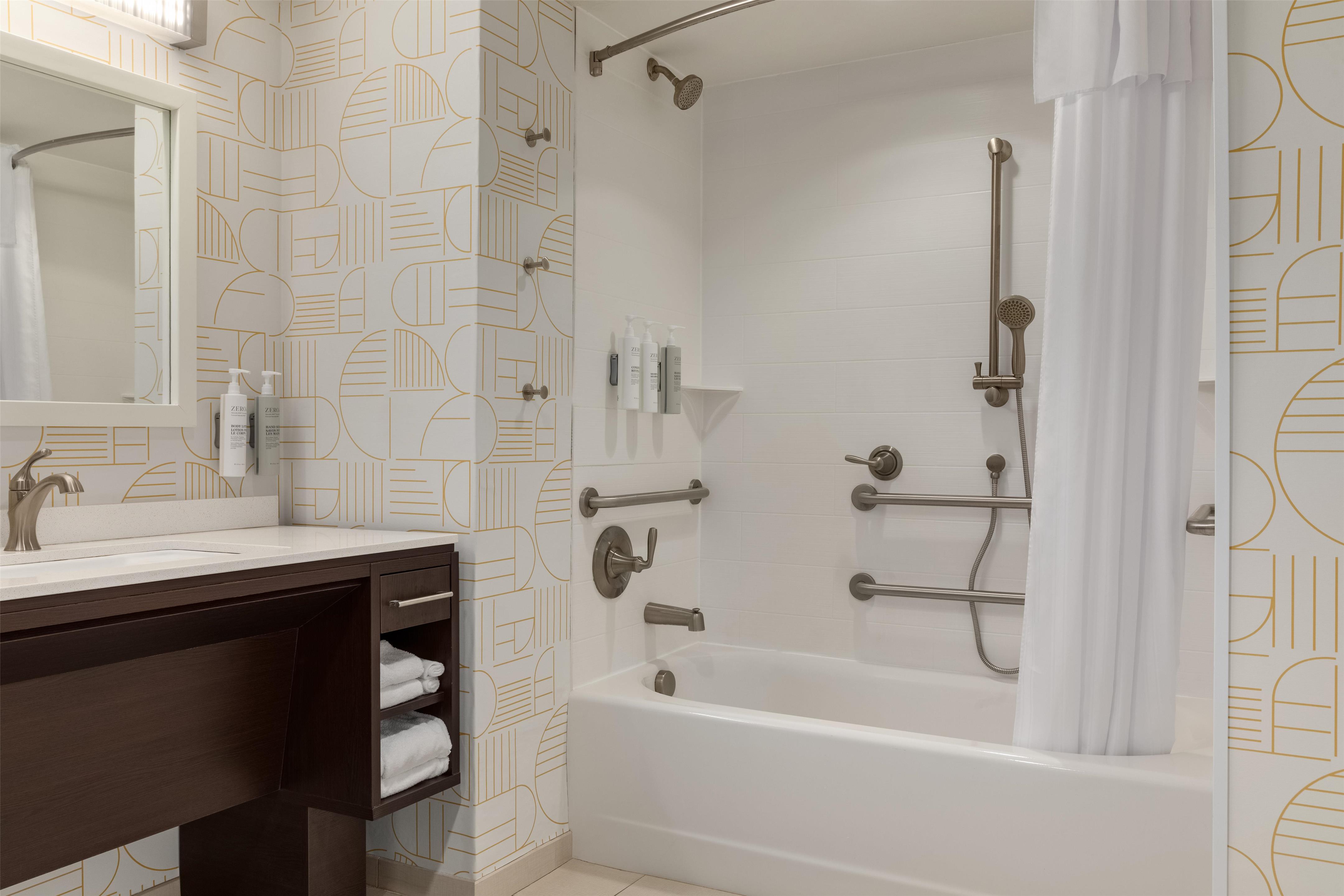 Guest room bath