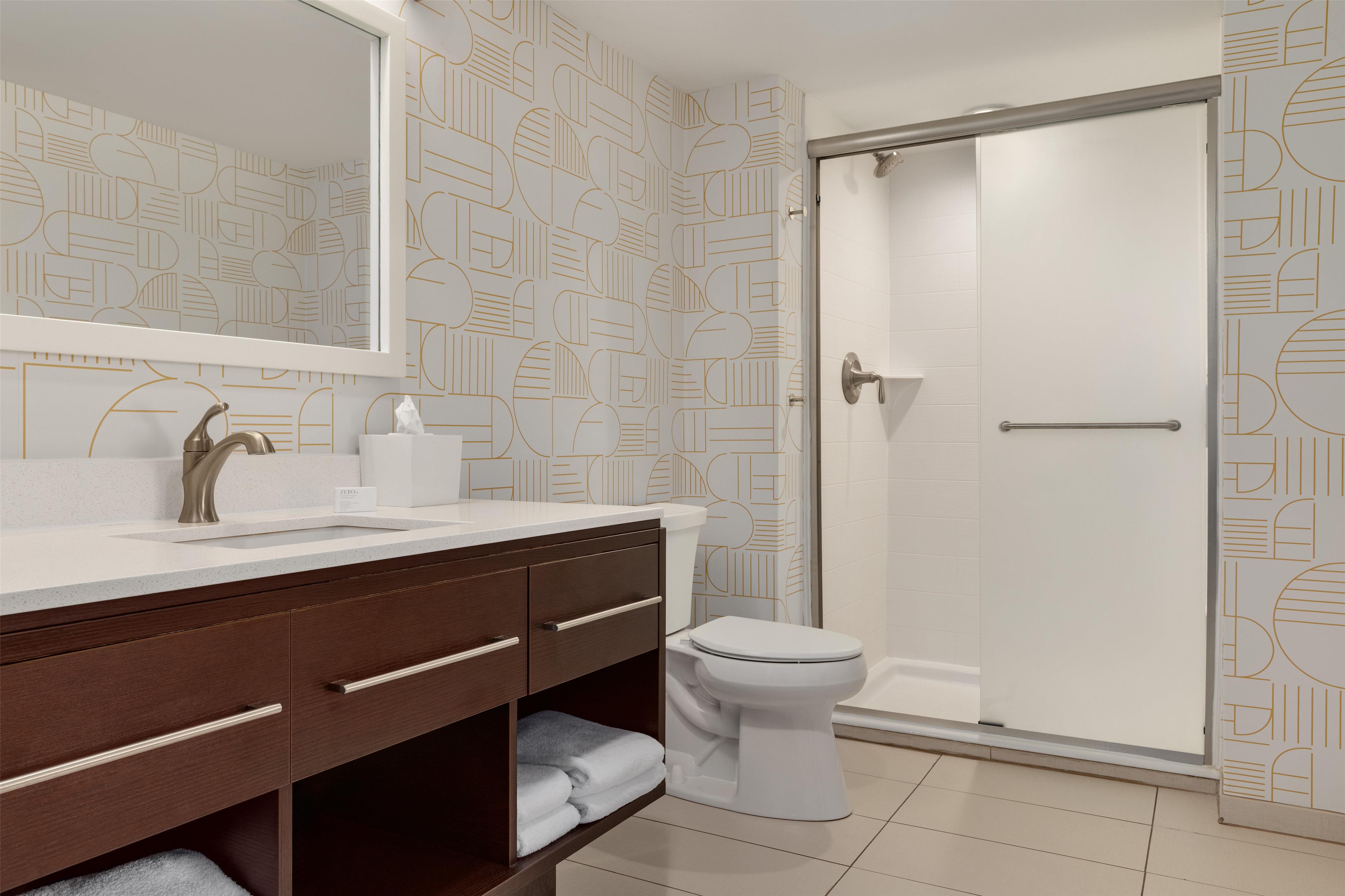 Guest room bath