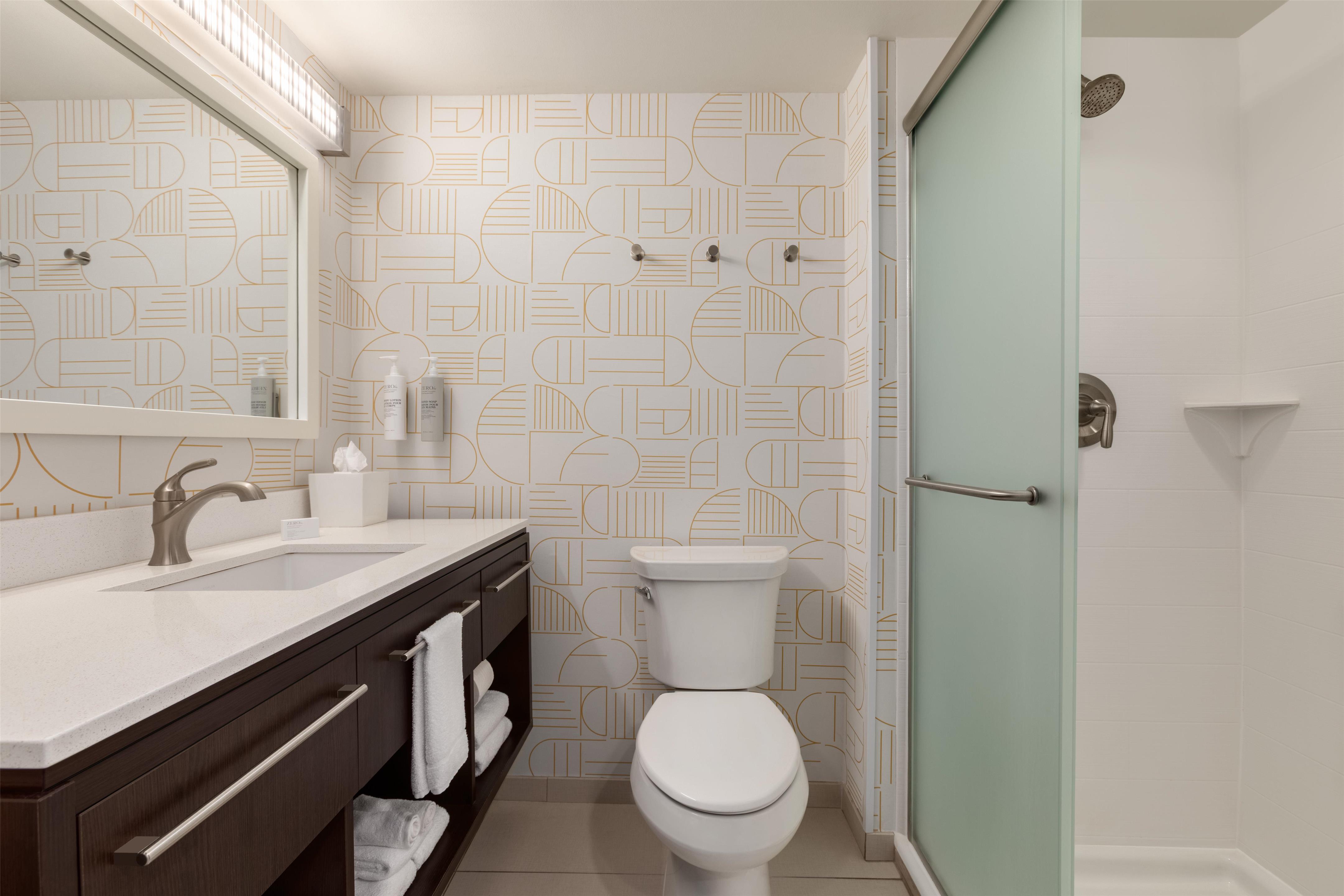 Guest room bath