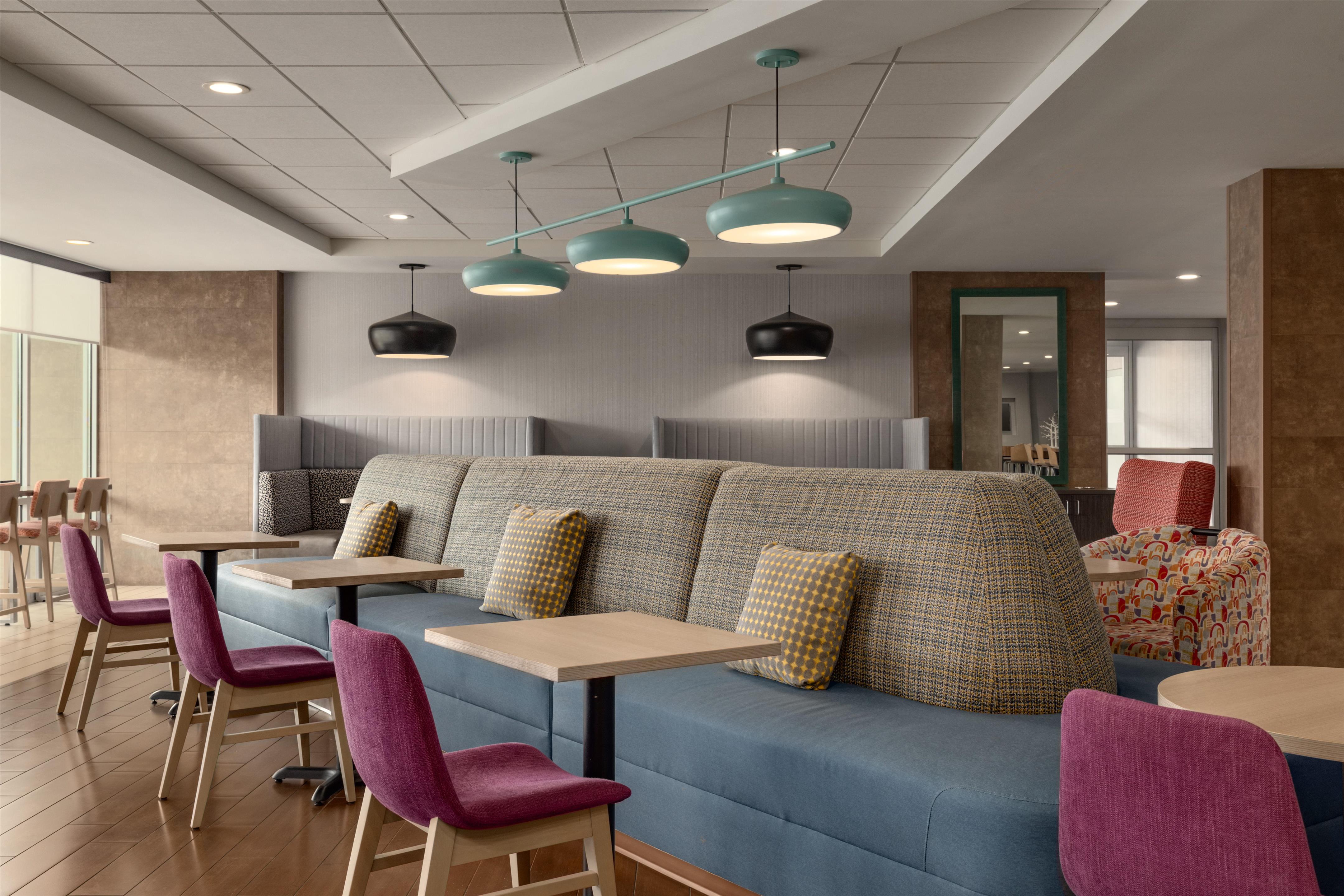 Lobby | Home2 Suites by Hilton Bowling Green Hotel