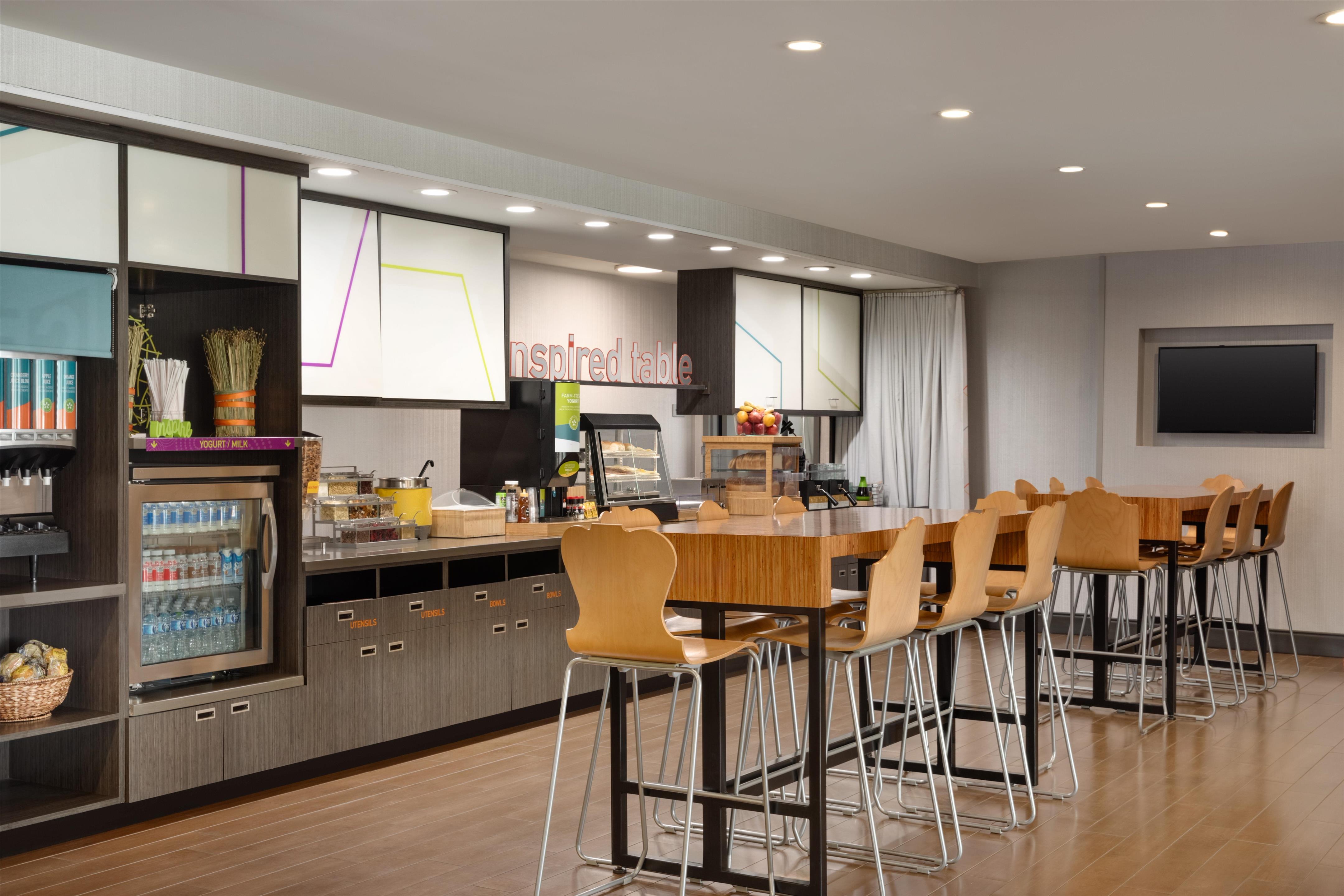 Breakfast Area | Home2 Suites by Hilton Bowling Green Hotel