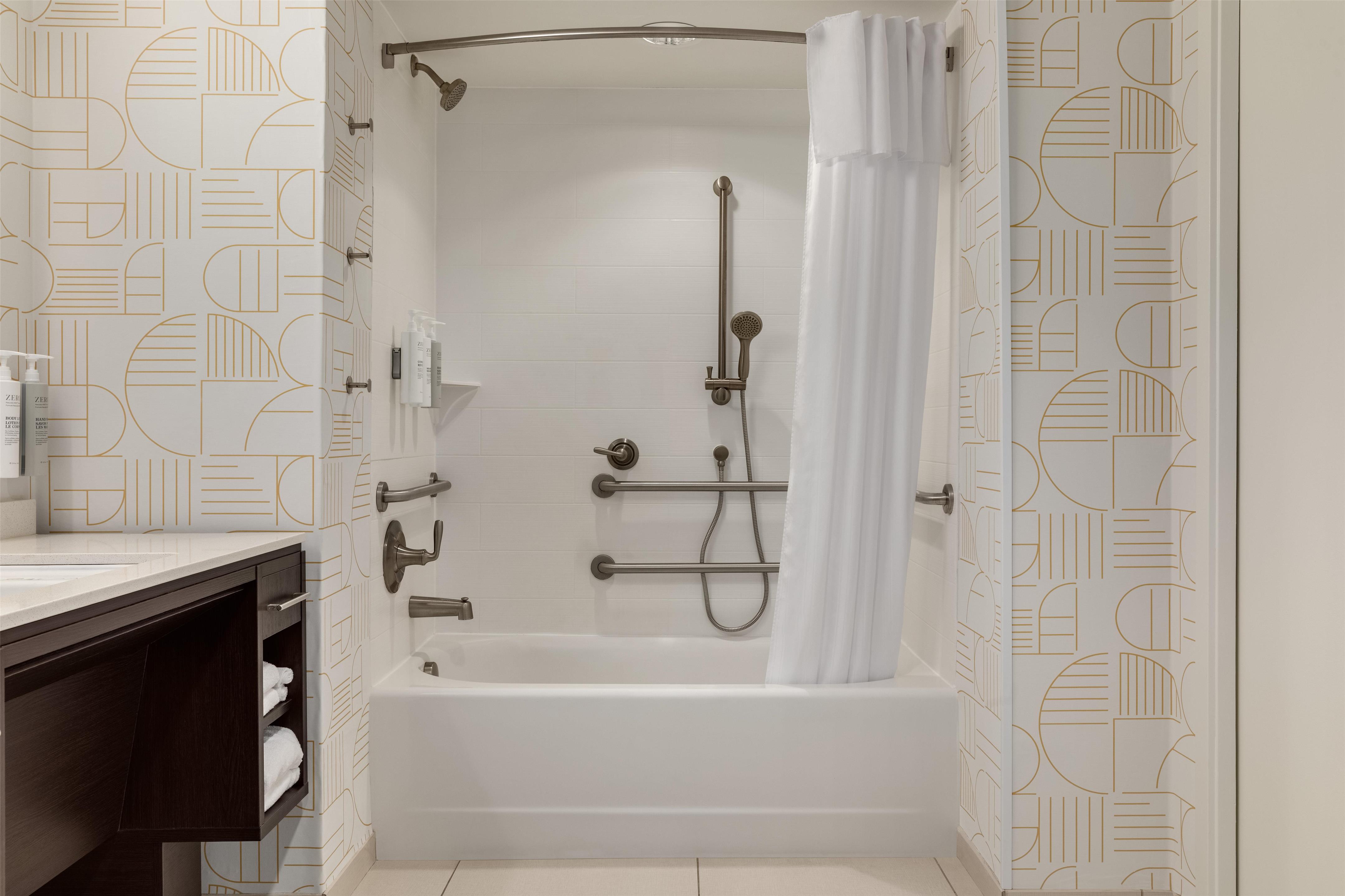 Guest room bath