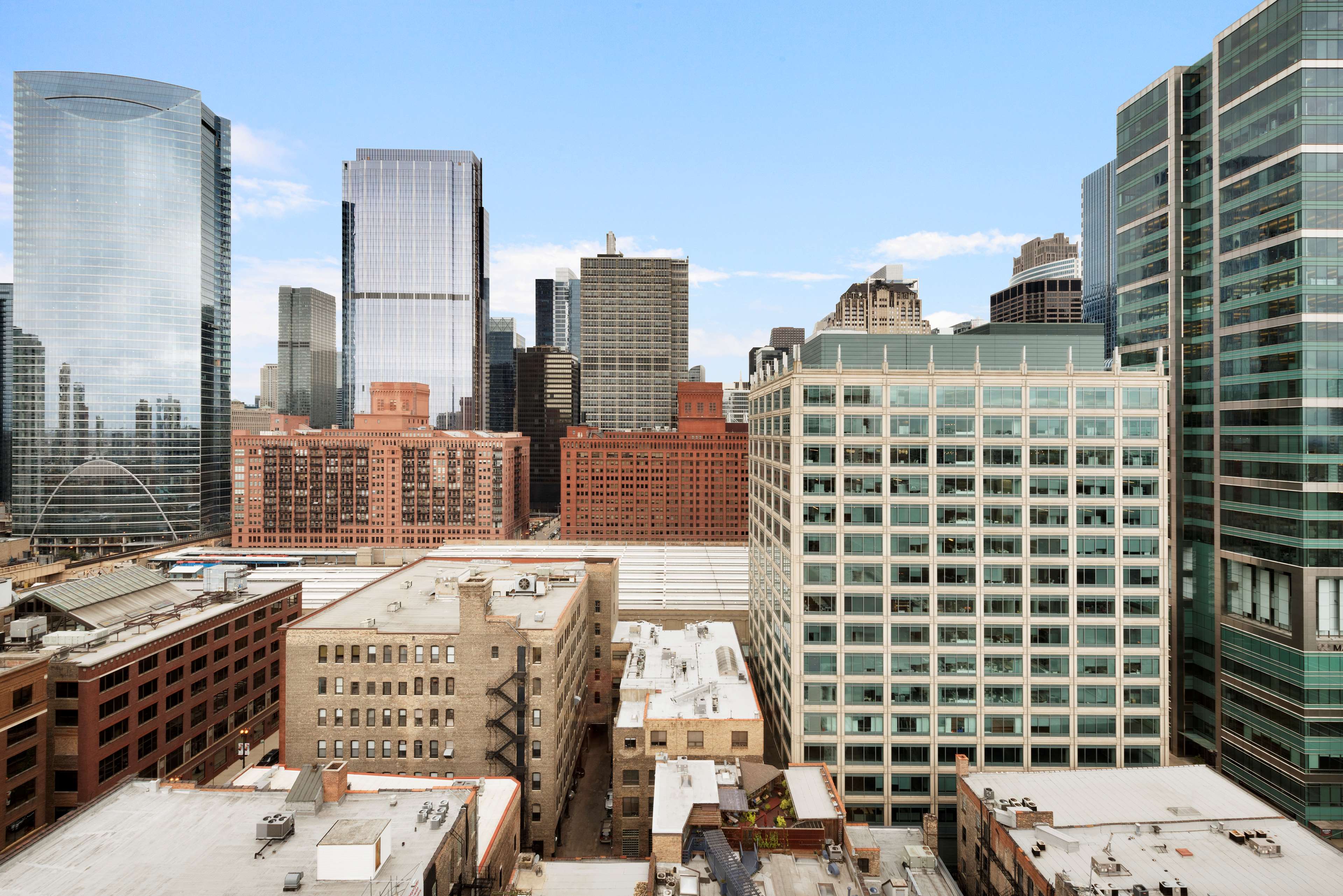 Hampton Inn by Hilton Chicago Downtown West Loop Room Type - 1K ACC W TUB SKYLINE VW NS