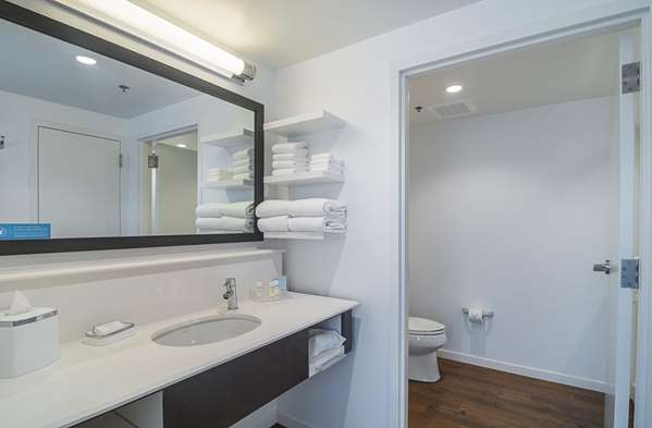  - Hampton Inn Loyola Station Chicago