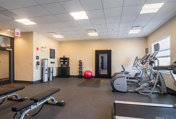 Fitness/ Exercise Room - Hampton Inn Loyola Station Chicago