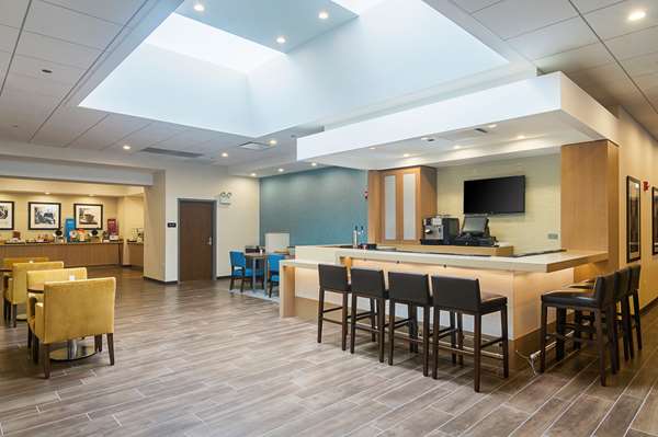 Bar - Hampton Inn Loyola Station Chicago