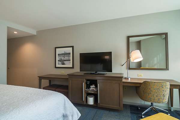  - Hampton Inn Loyola Station Chicago