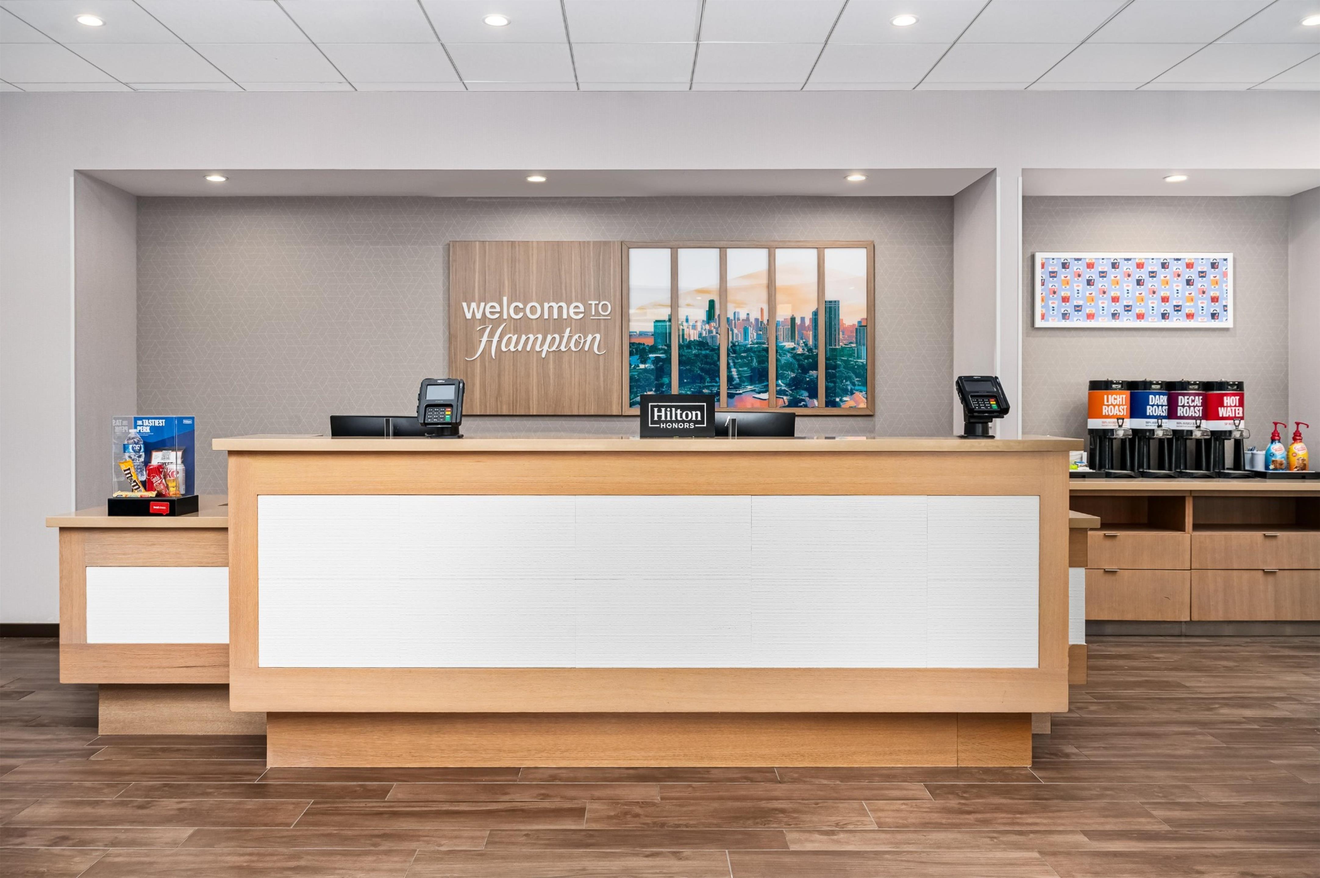 Reception | Hampton Inn Chicago North-Loyola Station