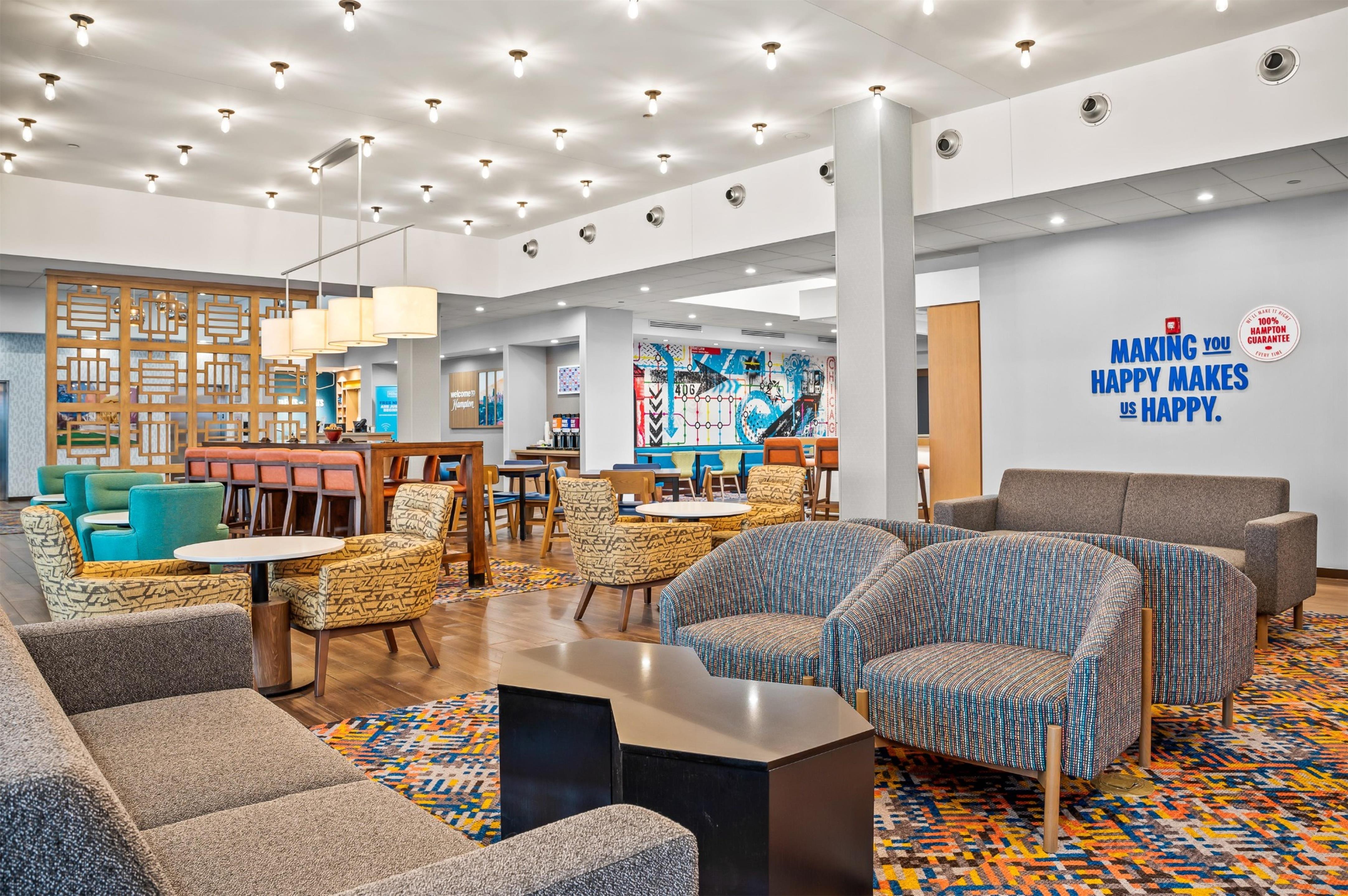 Lobby | Hampton Inn Chicago North-Loyola Station