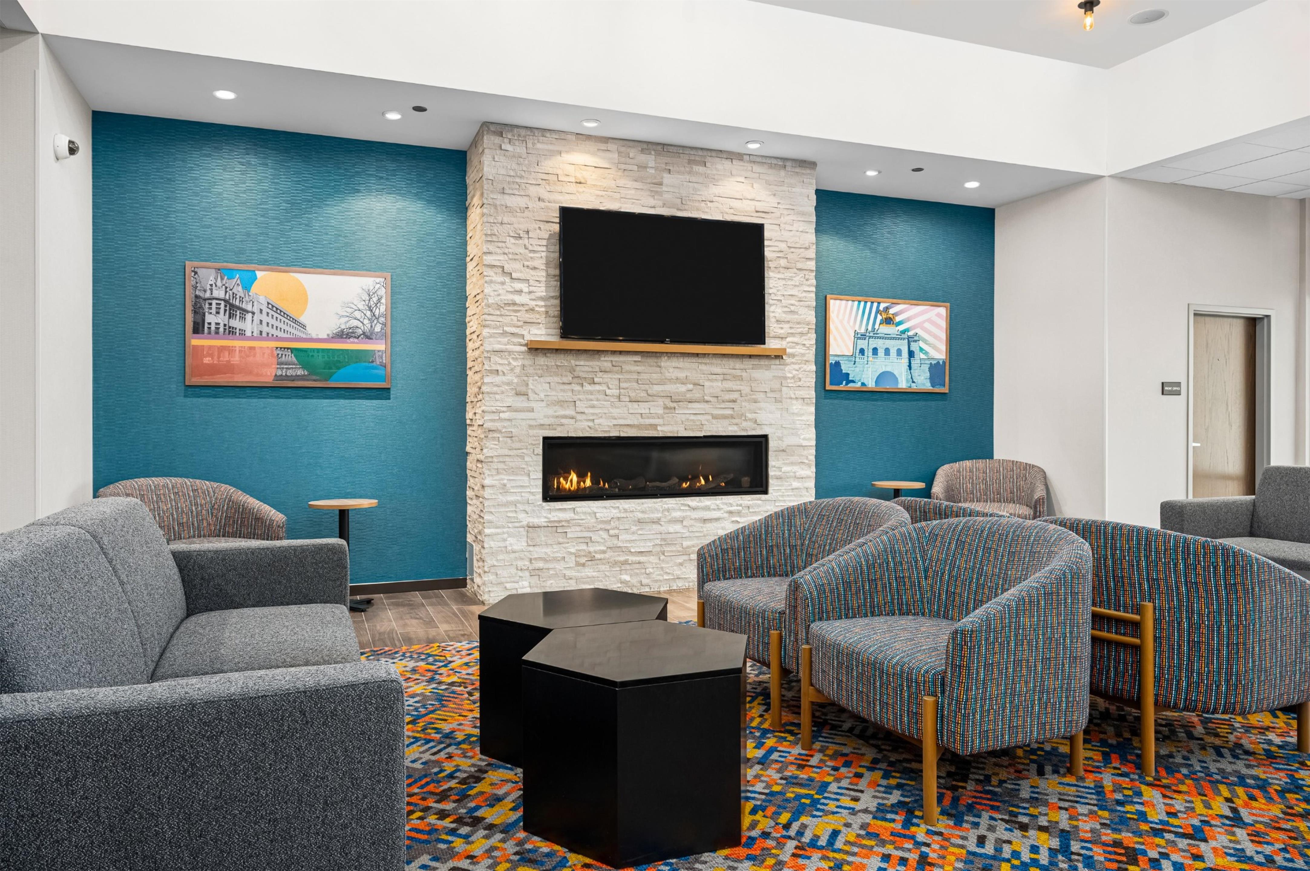 Lobby | Hampton Inn Chicago North-Loyola Station
