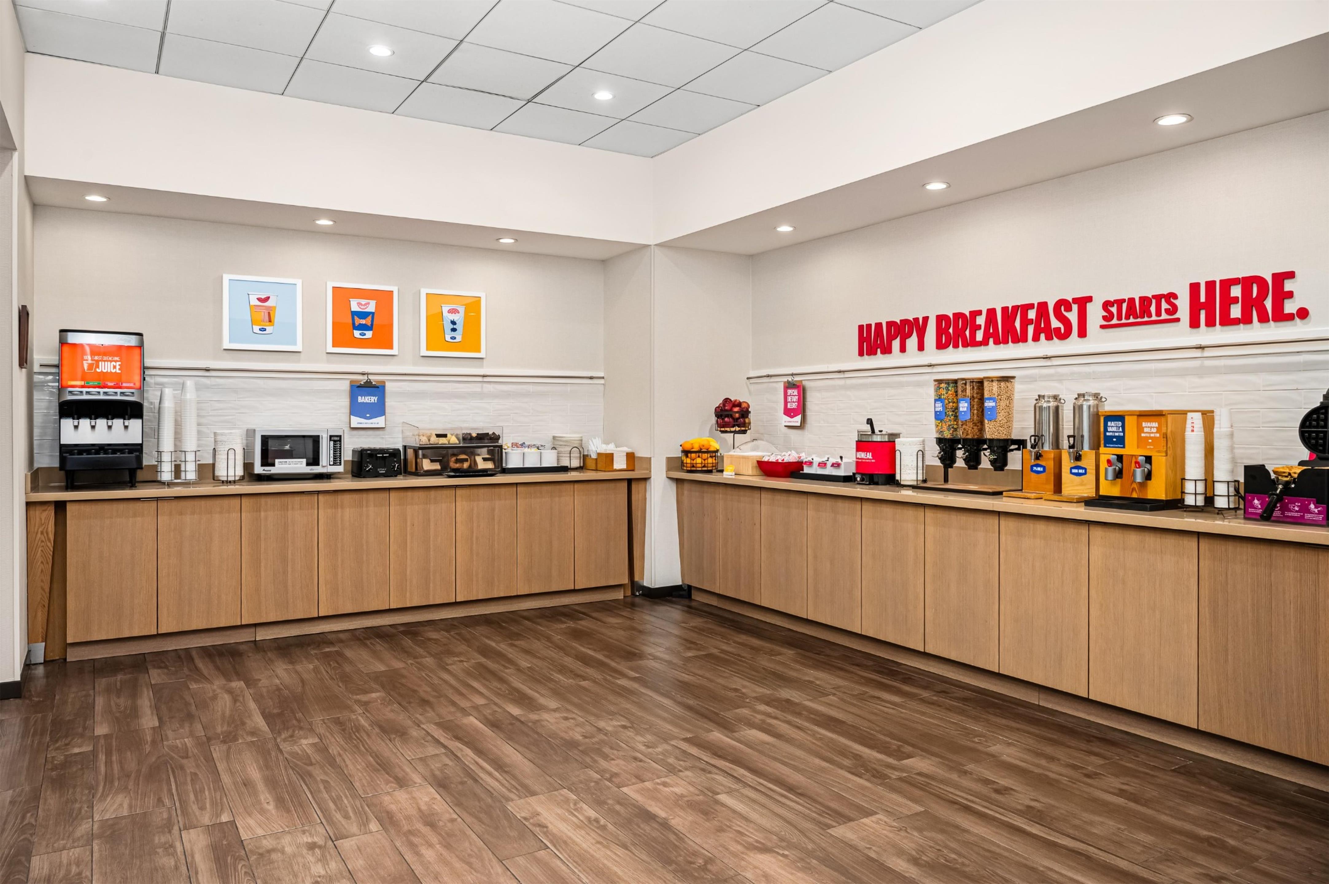 Breakfast Area | Hampton Inn Chicago North-Loyola Station