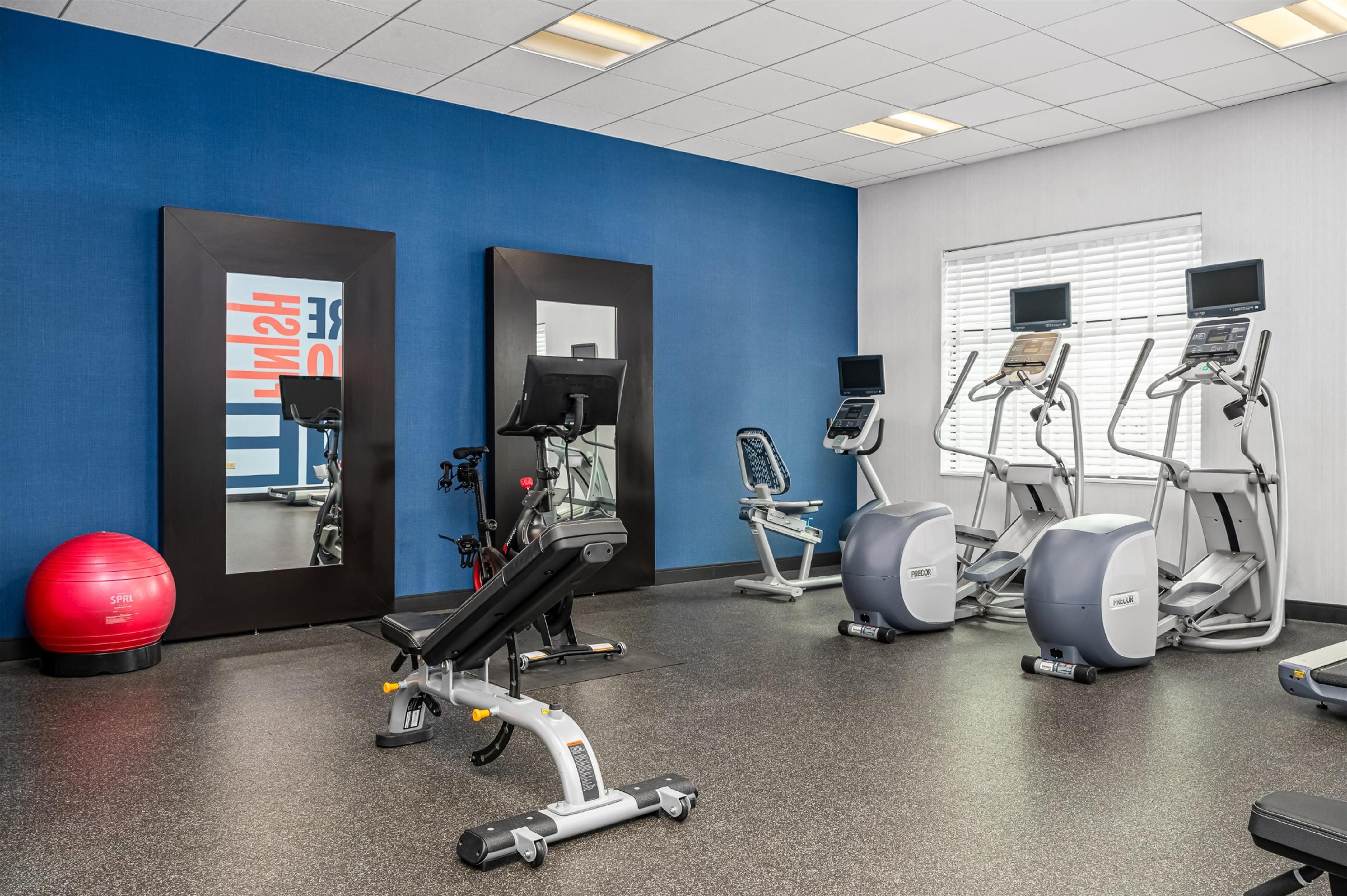 Health club fitness center gym | Hampton Inn Chicago North-Loyola Station