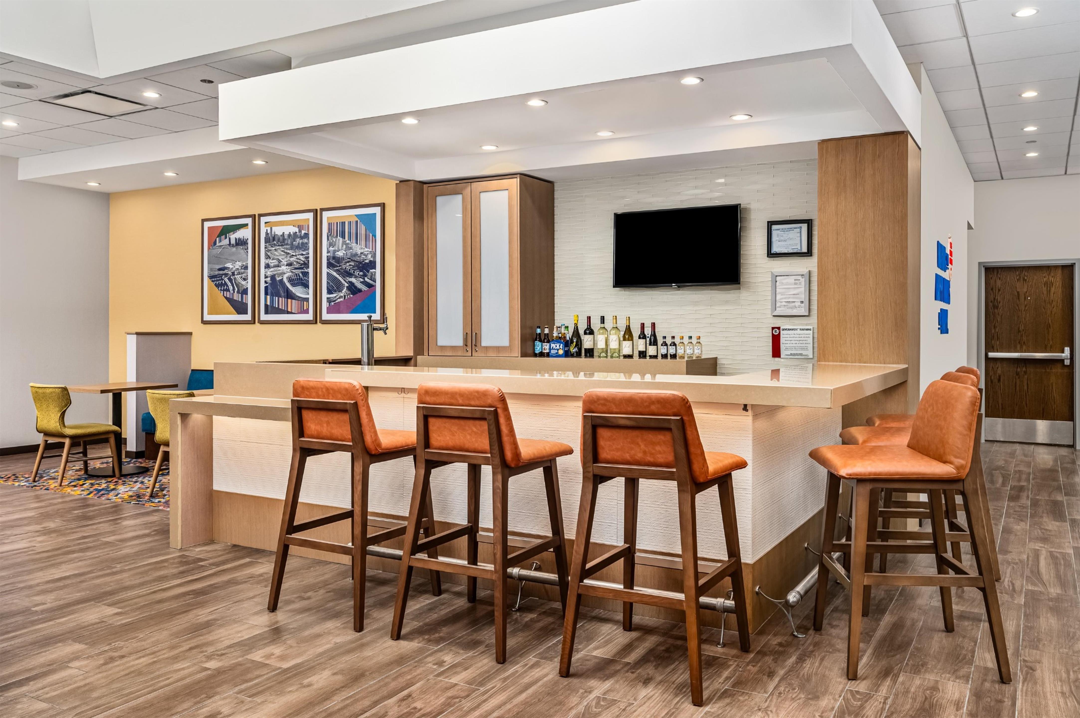 BarLounge | Hampton Inn Chicago North-Loyola Station