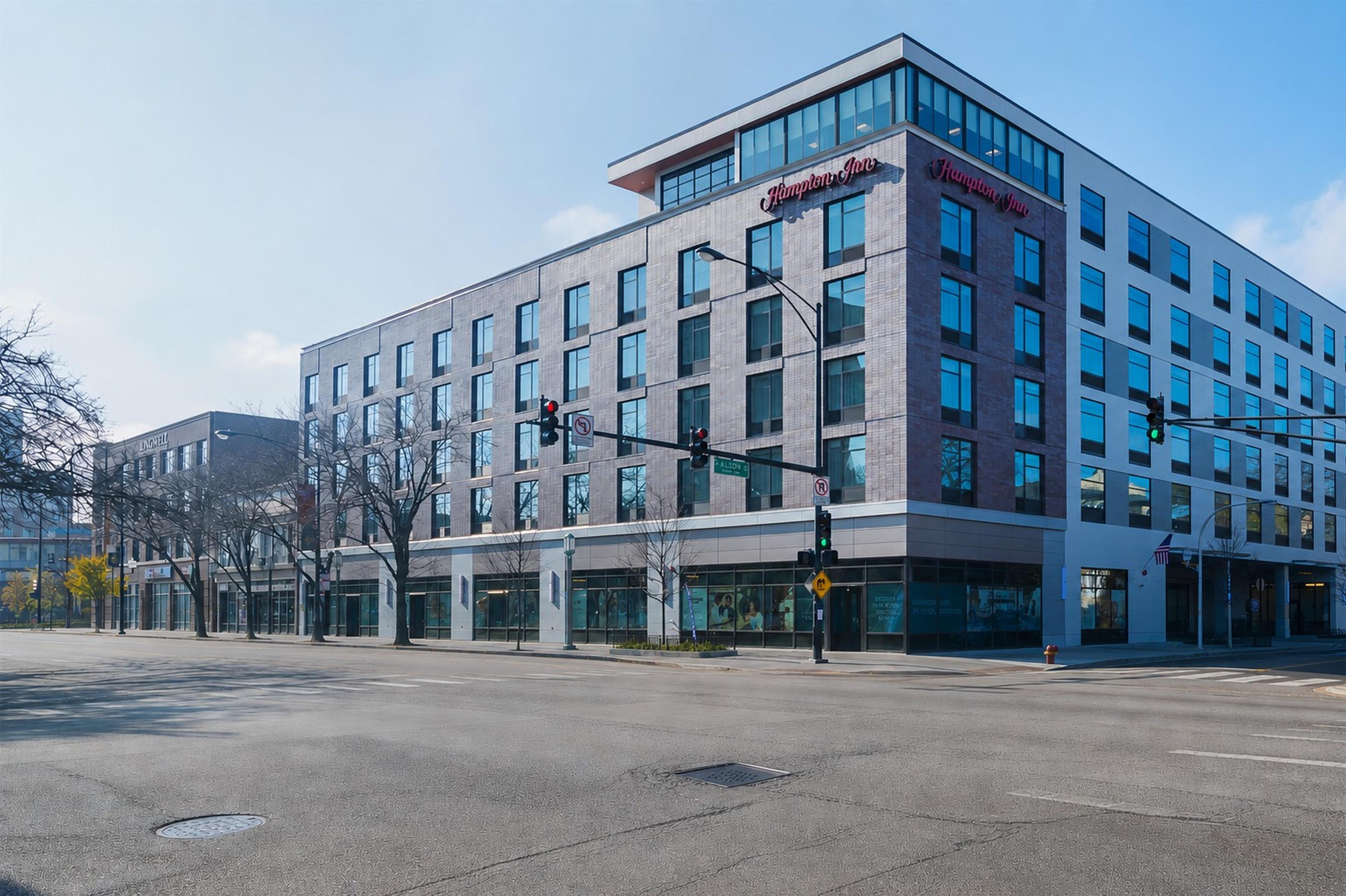 Exterior | Hampton Inn Chicago North-Loyola Station